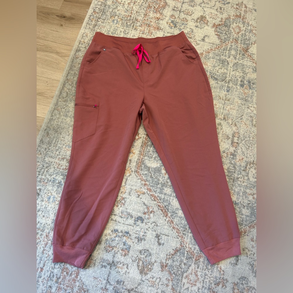 FIGS Women’s Technical Collection Jogger Scrub Pants Sz XXL W23SW2017 Pink - Picture 2 of 10